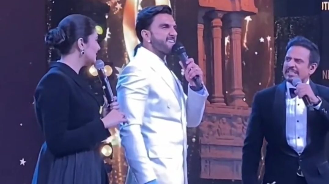 At SIIMA award function Ranveer Singh enacts the famous dialogue of Allu Arjun from Pushpa: The Rise!