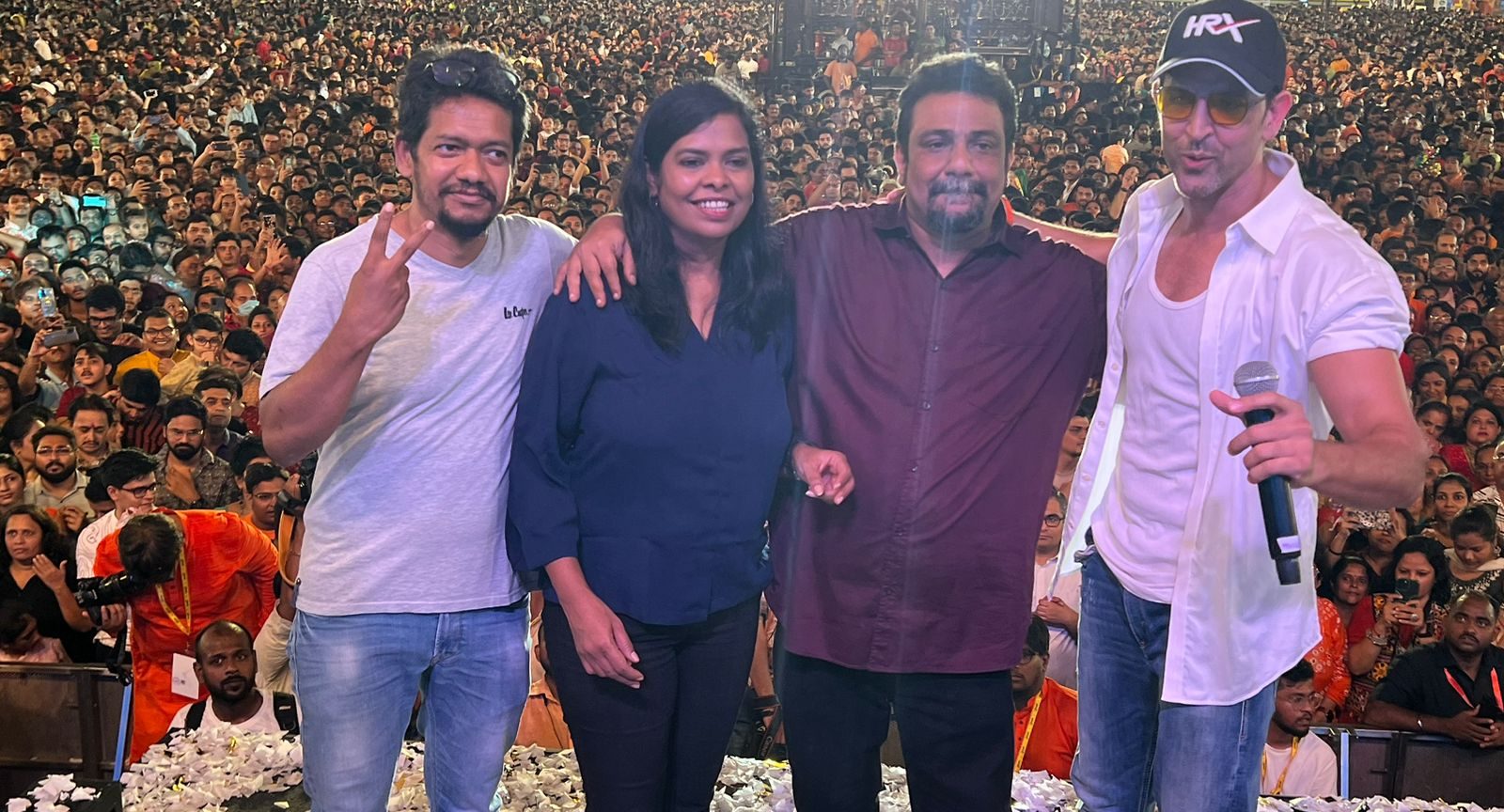 Team Vikram Vedha visits Falguni Pathak’s garba night!