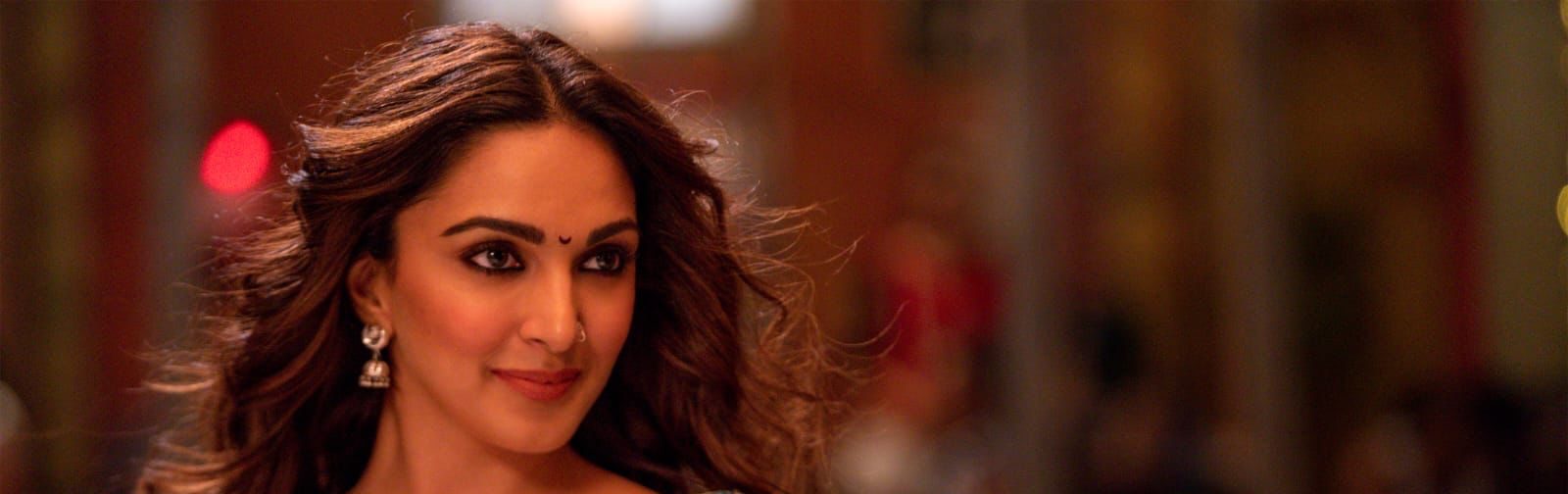Bijli-  Kiara Advani sets your hearts on fire in a Bijli song from “Govinda Naam Mera”!