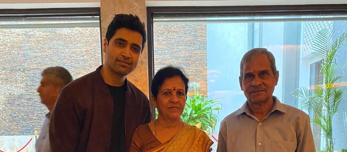 Major fame Adivi Sesh pays his respects at the 26/11 memorial alongside Major Unnikrishnan’s  family!