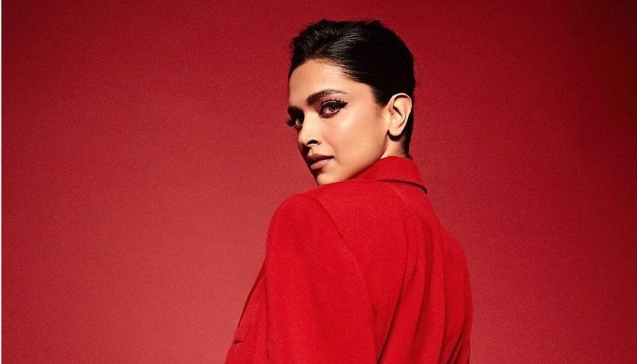 Deepika’s comment on SRK’s post certainly showcased their love off the screen too!