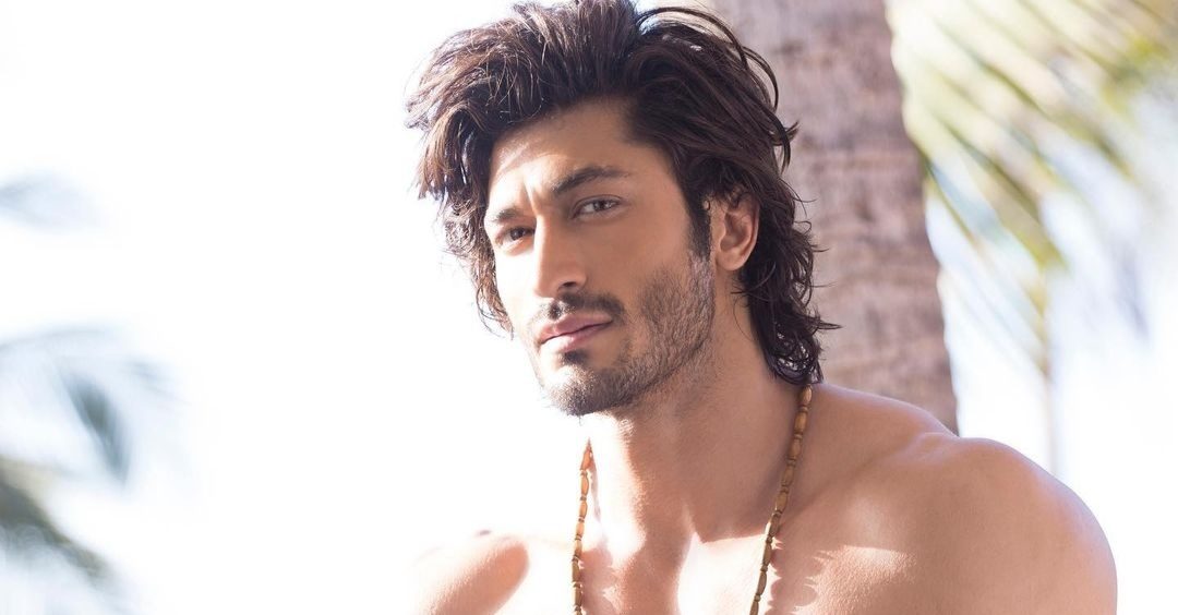 Vidyut Jammwal indulges in thrilling rollerblade training for “Crakk”!