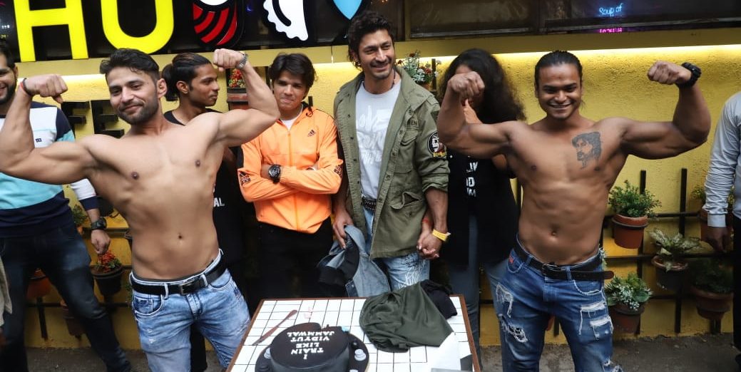 Vidyut Jammwal’s pre-birthday celebrations with fans!