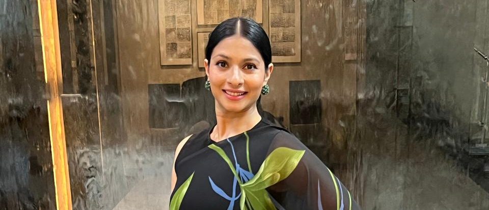 Tanishaa Mukerji has been seen flaunting her fashion in festive sarees!