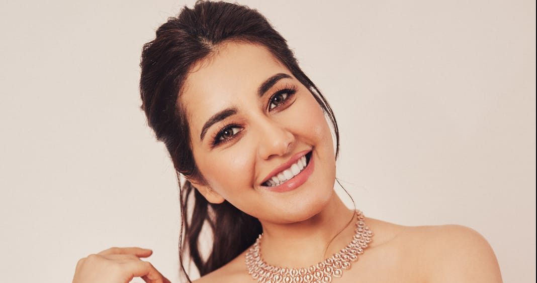 Being #BeTheMiracle, Raashii Khanna celebrates Christmas with “Special” children!