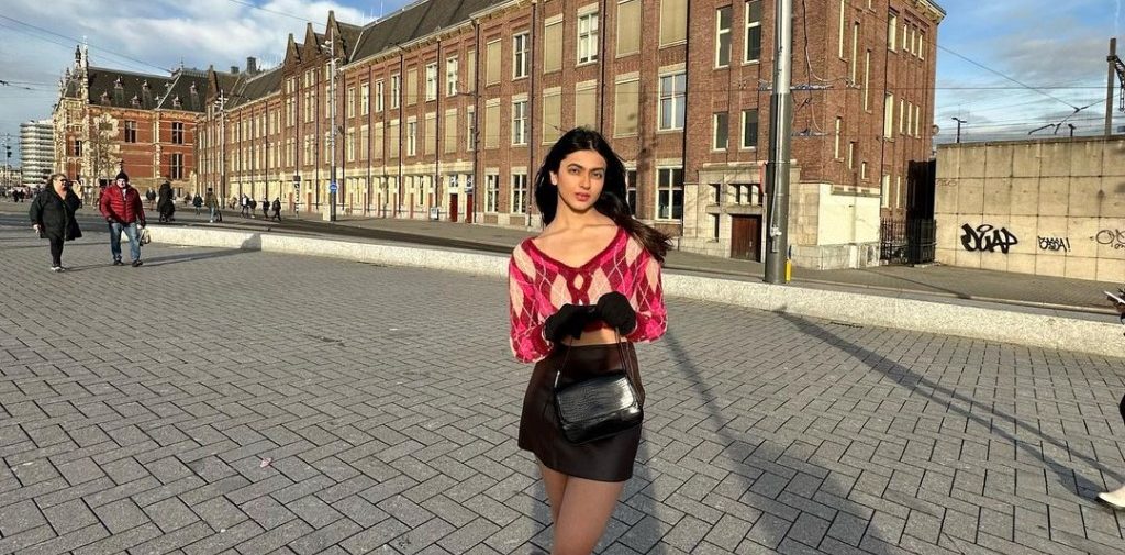 Kashika Kapoor posts, “Amsterdam is like the rings of a tree: It gets older as you get  closer to the center.🫶🏻”!