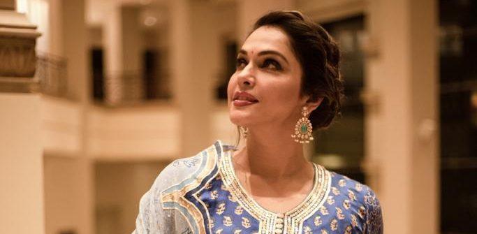 “Whenever I think of Lohri, my go to song is Lo aa gayi Lohri ve”, says Isha Koppikar Narang!