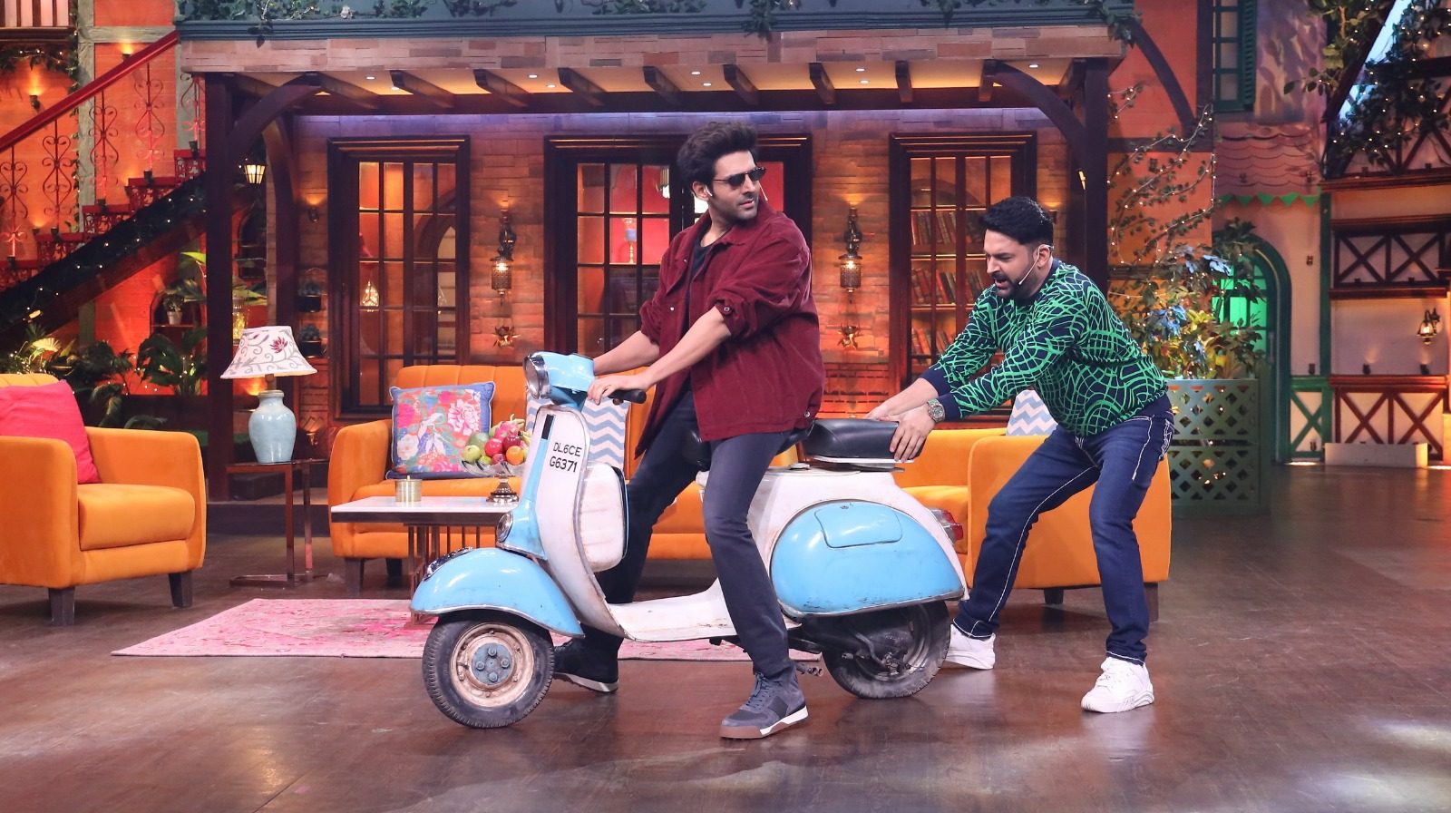 Watch ‘Shehzada’ Kartik Aaryan on an antic scooter in TKSS!