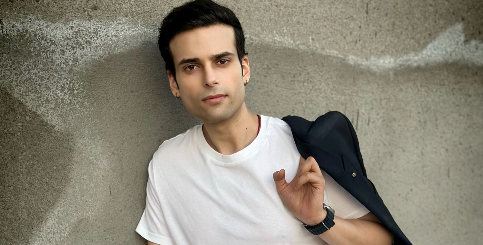 ‘Damaged’ actor Ambuj Dixit  talks on the Safe Internet Day and the time he spends online!