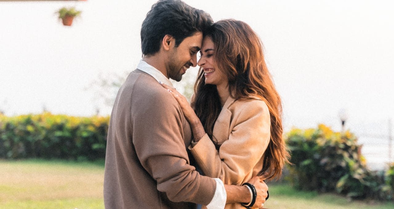 Fans adore Aneri Vajani and Aakash Ahuja’s chemistry in “Baad Marne ke”!