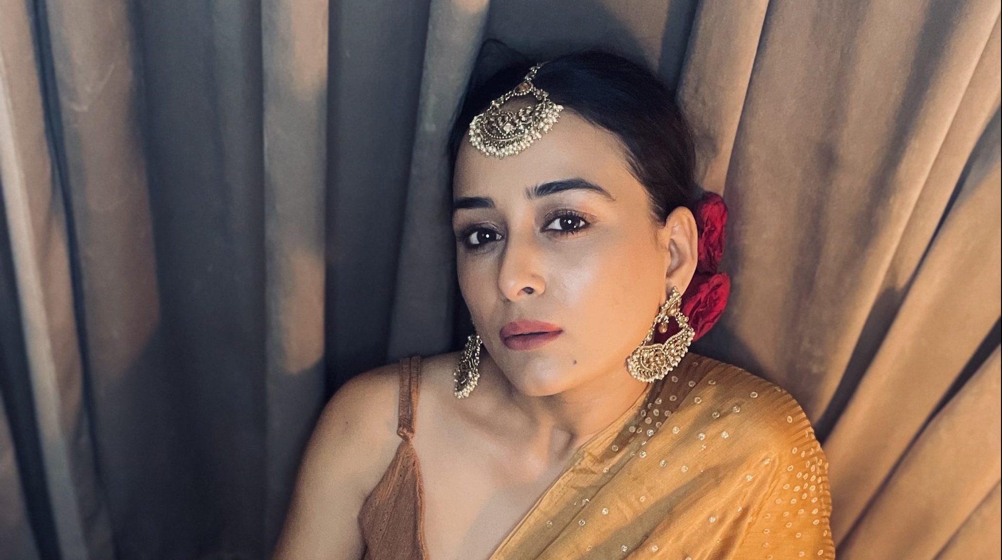 Sneha Jain says that love triangle kind of stories build curiosity and has a good v/s evil side to it that excites viewers!