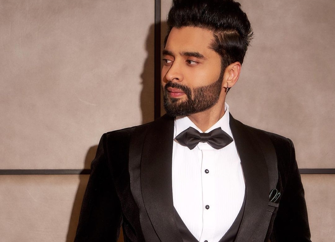 Jackky Bhagnani thanks the audience for showering love on the Ganapath release date announcement!