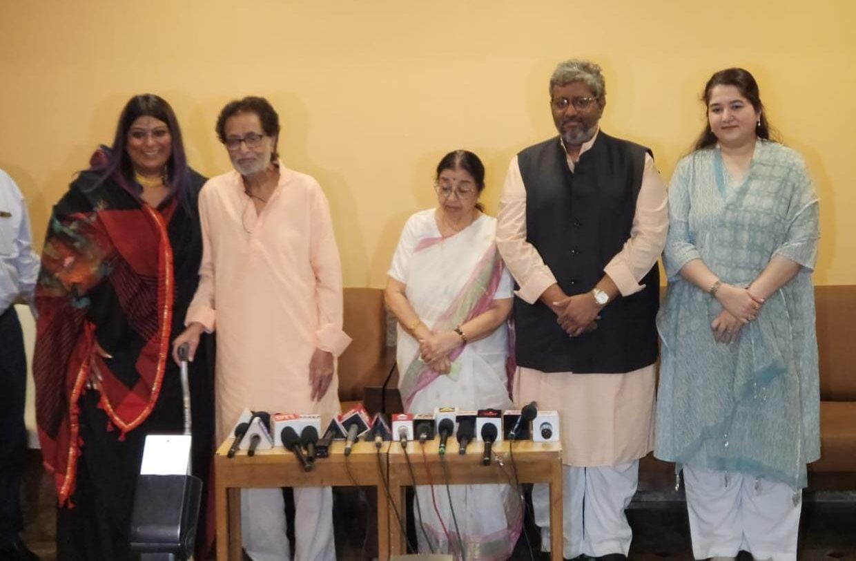 Asha Bhosle to be honoured with Lata Deenanath Mangeshkar Puraskar!