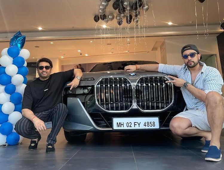 Shekhar Suman gifts his wife BMWi7!