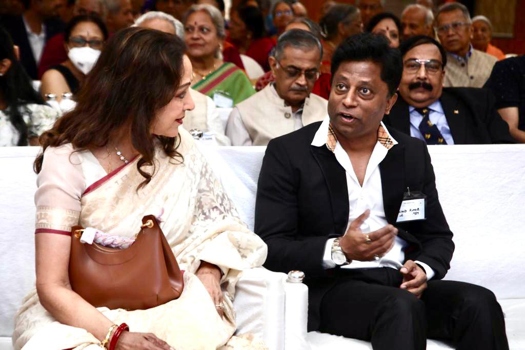 Actor Hema Malini and the director Anand Kumar get felicitated by DTEA!