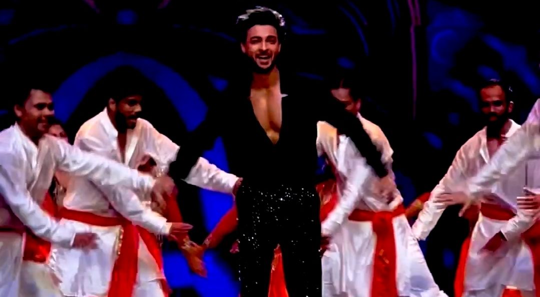 Aayush Sharma gives an  electrifying performance at the Dabangg Tour in Kolkata!