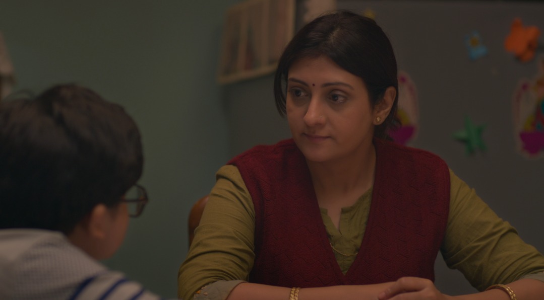 ‘Yeh Meri Family’ actor Juhi Parmar talks about evolving parenting style!