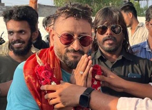 Music director Atul reaches Tirupati from Mumbai on his motorcycle to launch Adipurush’s final trailer!