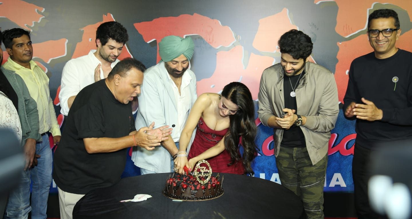 ‘Gadar: Ek Prem Katha’ premiered in Delhi, Jaipur and Mumbai, Sunny Deol attends all!