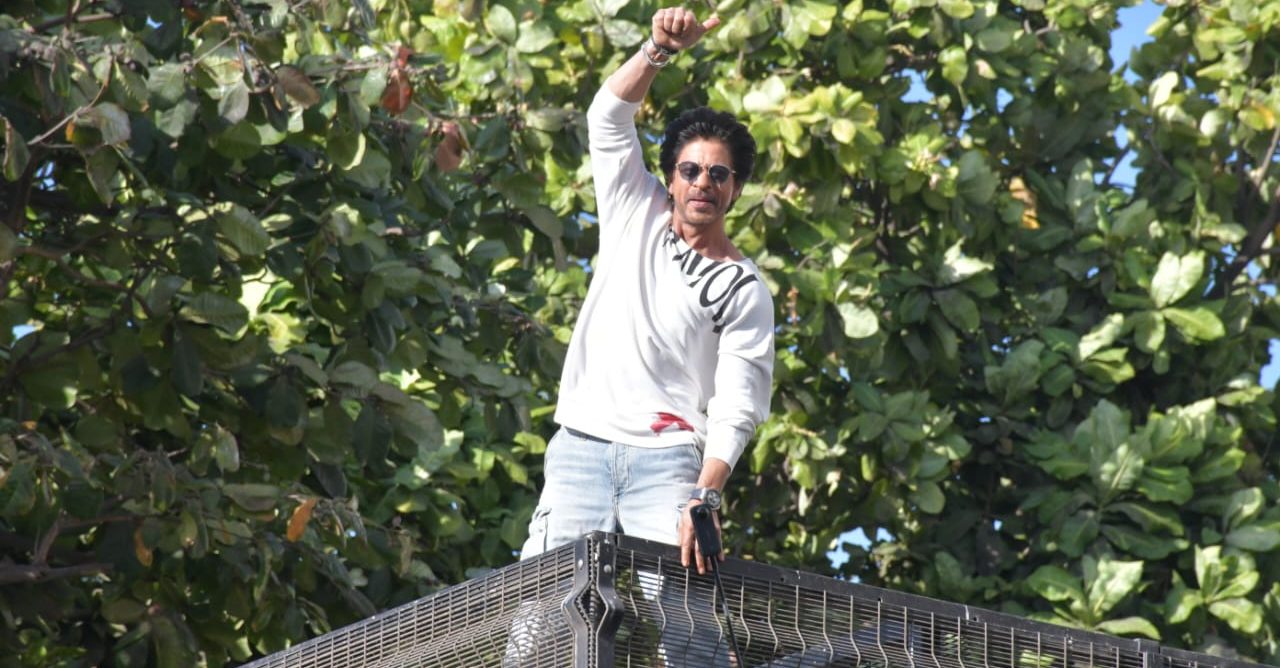 Guinness World Record for ‘Most people performing the Shah Rukh Khan Pose simultaneously’!