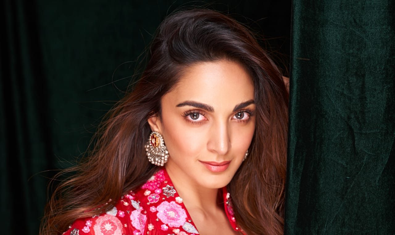 Check out Kiara Advani’s sizzling chemistry with Kartik Aaryan in “Sun Sajni” from Satya Prem Ki Katha!