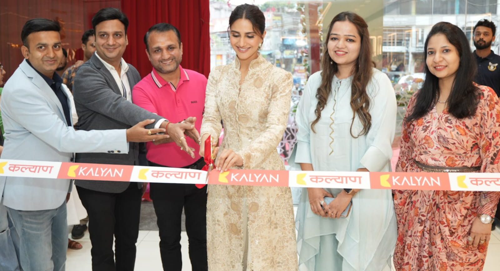 Kalyan Jewellers’ new showrooms in Chhattisgarh inaugurated by Vaani Kapoor!