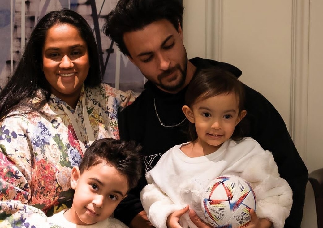 Aayush Sharma rehearses for a song, daughter Ayat monitors!