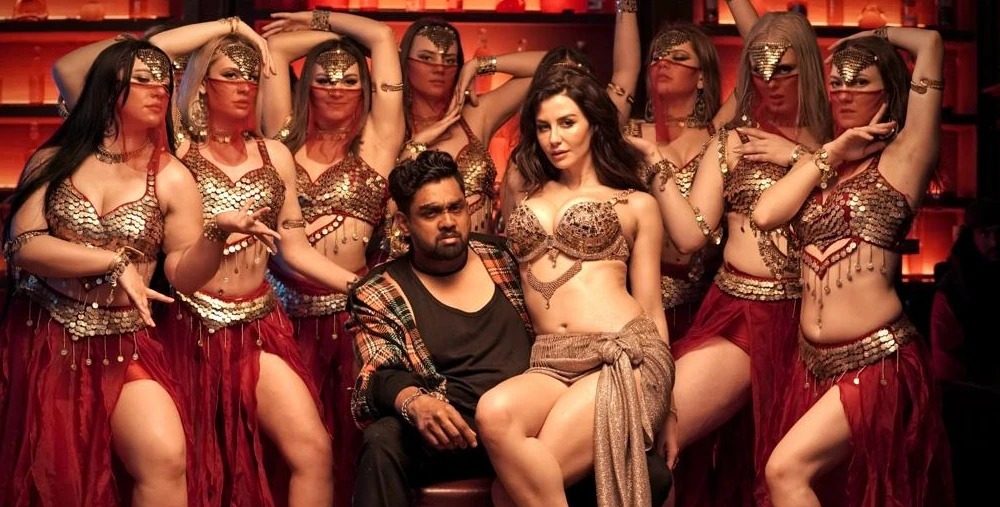 An electrifying belly break dance by Giorgia Andriani in ‘Martin’!