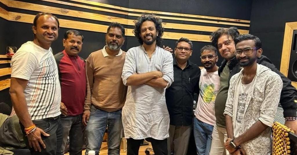 Bollywood singer Nakash Aziz sings ‘Morya’!