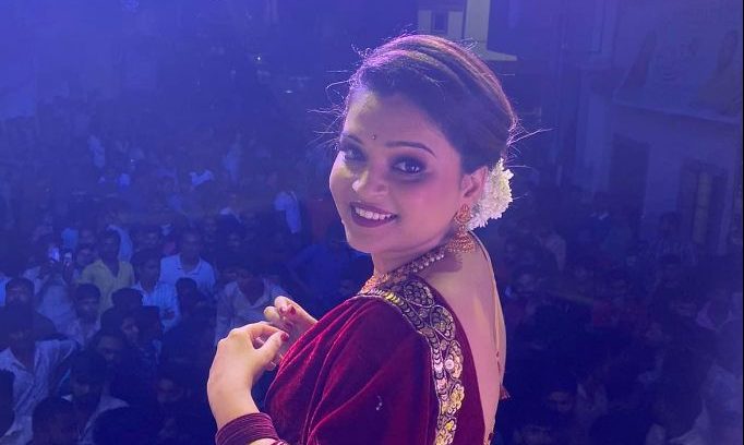 Shreya Kulkarni attends Dahi Handi event by Pimpri’s “zero g ravity boys” group!