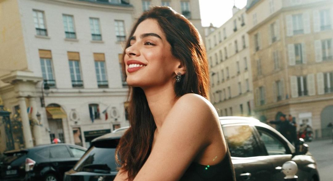 Khushi Kapoor enjoys Paris streets, posts fashion moments!