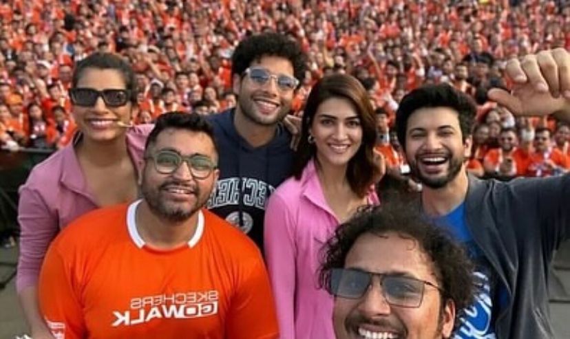 Fans swarm for selfies with Siddhant Chaturvedi during an event in Mumbai!