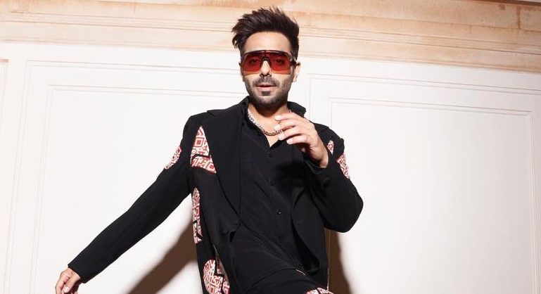 “Tera Naam Sunke” is a heartbreak anthem from Aparshakti Khurana!