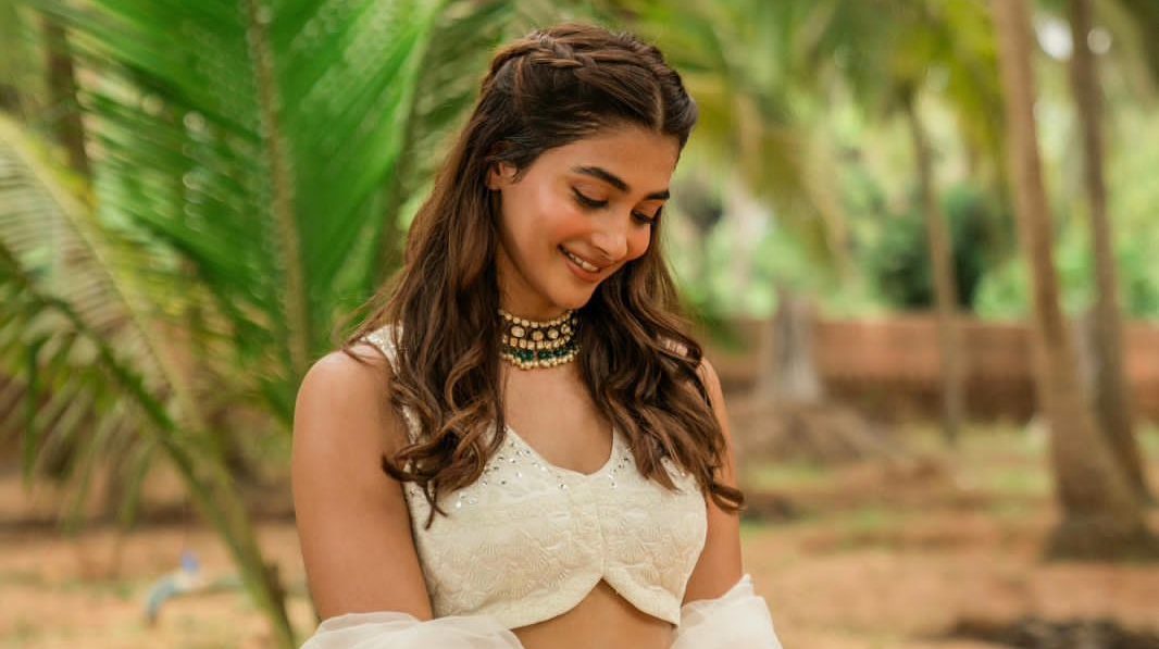 Pooja Hegde’s ‘Butta Bomma’ persona from ‘Ala Vaikuntha purramuloo’ remains a fan favourite even after 4 years!