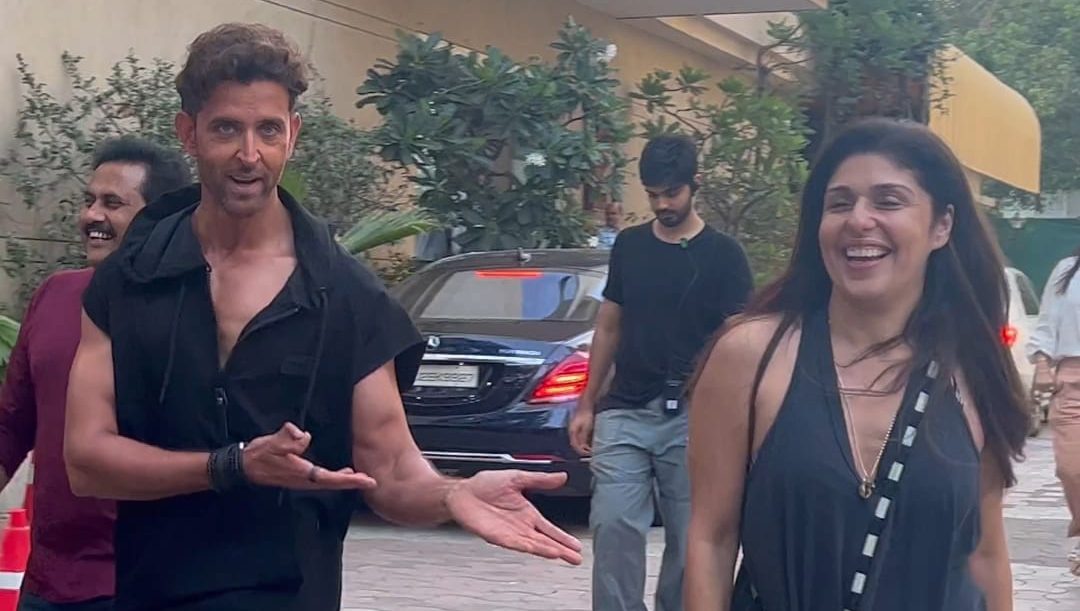 Hrithik Roshan wishes Anaita Shroff Adajania on her Birthday, thanks her for his amazing on screen looks!