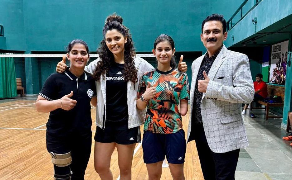 Saiyami Kher plays badminton with para athlete Palak Kohli!