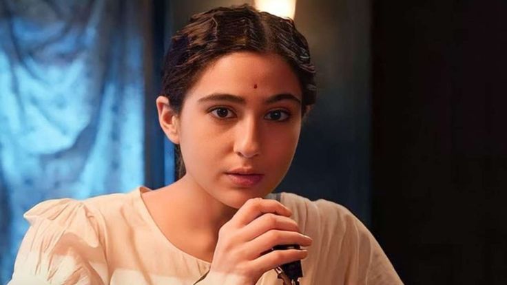 Netizens praise Sara Ali Khan’s performance in ‘Ae Watan Mere Watan’!