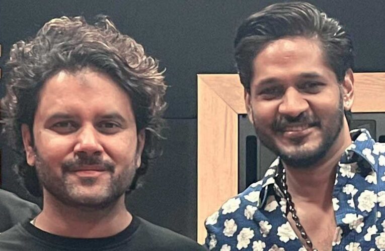 Javed Ali praises composer Sandeep Patil’s ‘Laut Ke Aao Na’!
