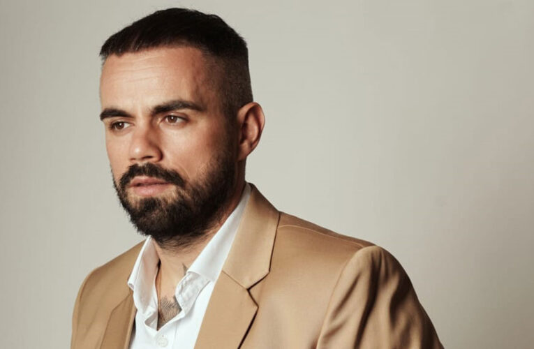 “Right now the focus is to make a strong base”, says makeup and hair artist Florian Hurel!