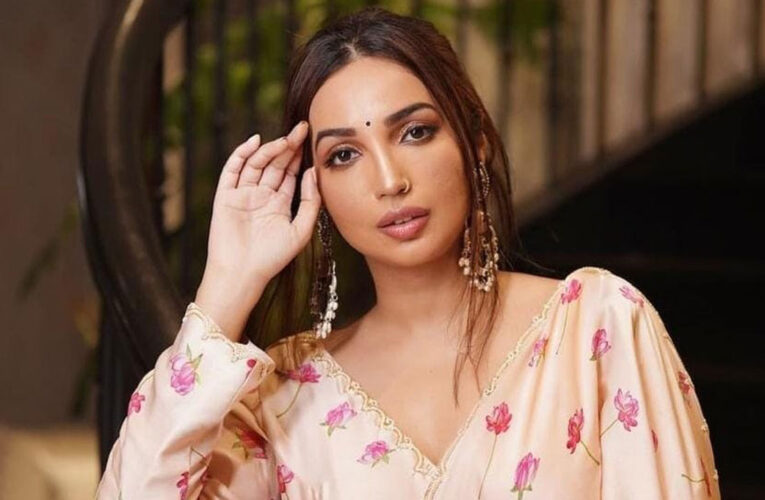 Kanika Dhillon is Happy that Writers are Receiving their Due Credit and Getting Recognition!