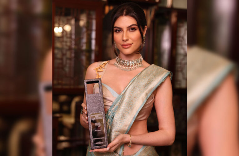 For Supporting Iranian Women’s Fight for Freedom, Elnaaz Norouzi Bestowed with Swami Agnivesh Change Maker Award!