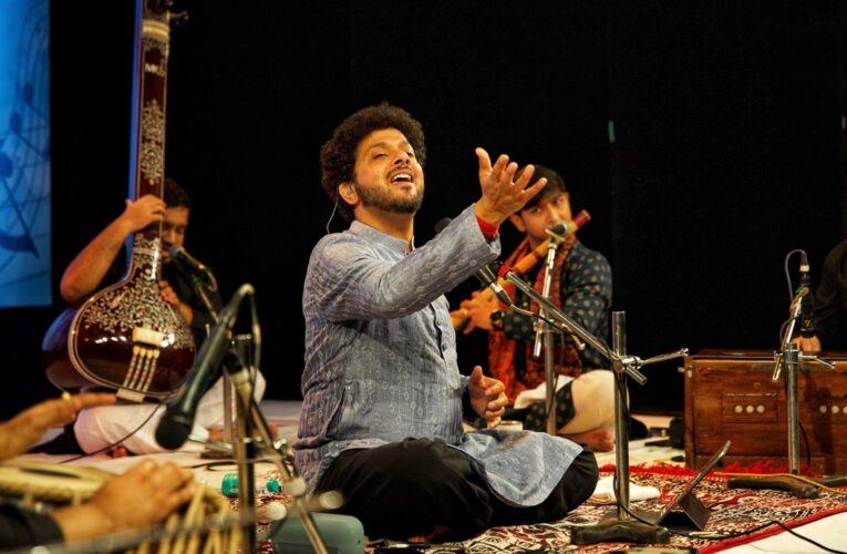 The audience gets lost in the meditative depths of Mahesh Kale’s music at PTNM!