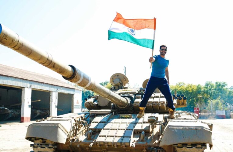 Varun Dhawan Celebrates Republic Day on the Sets of ‘Border 2’!
