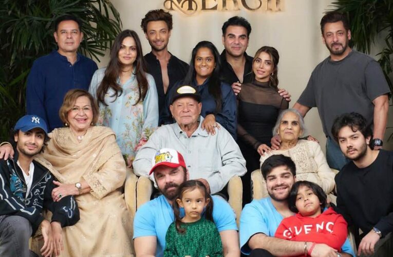 Salman Khan Celebrates ‘Familitines Day’!