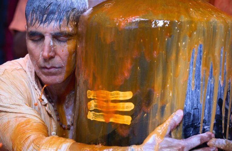 Akshay Kumar Steps into Divine Mode, Releases Track “Mahakal Chalo”!
