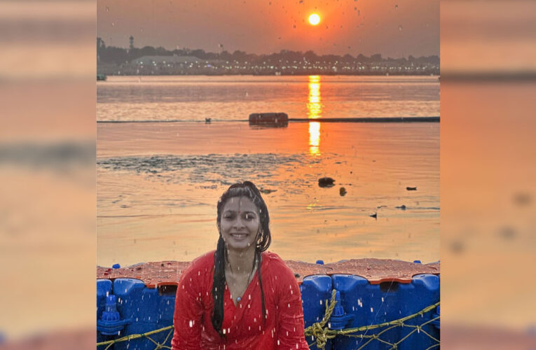 Tanishaa Mukerji takes time out for a religious trip to Mahakumbh!