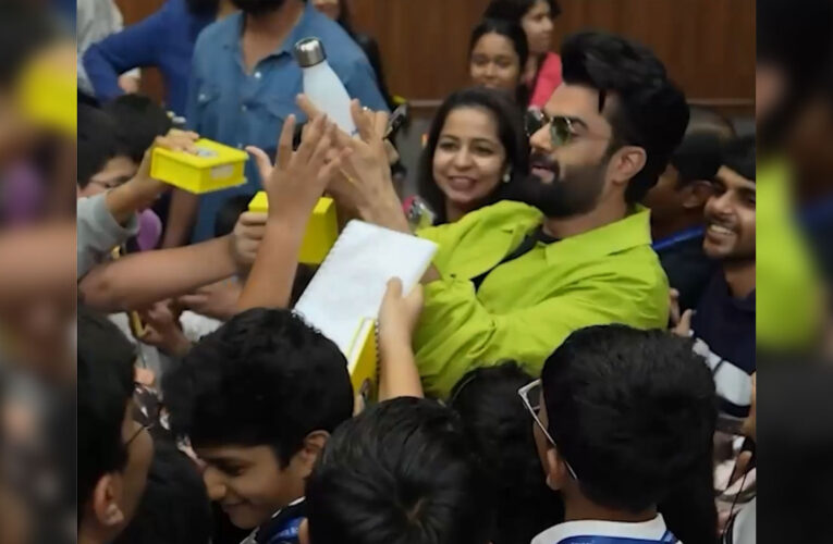Maniesh Paul’s Fun, Selfies and Smiles with Young Fans!