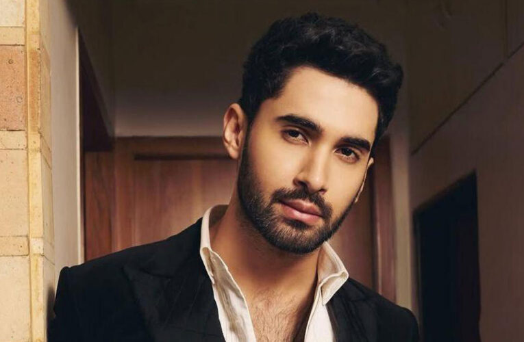 Filmmaker Hansal Mehta lauds Lakshya!