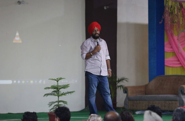 Manpreet Singh inspires The Waking of a Nation artists!