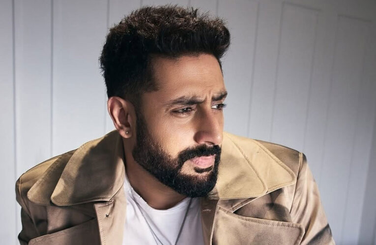 The Jaipur Pink Cubs lifts the first Yuva All Stars Championship Trophy!